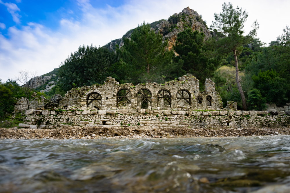 Руины Олимпоса в Анталии в Турции