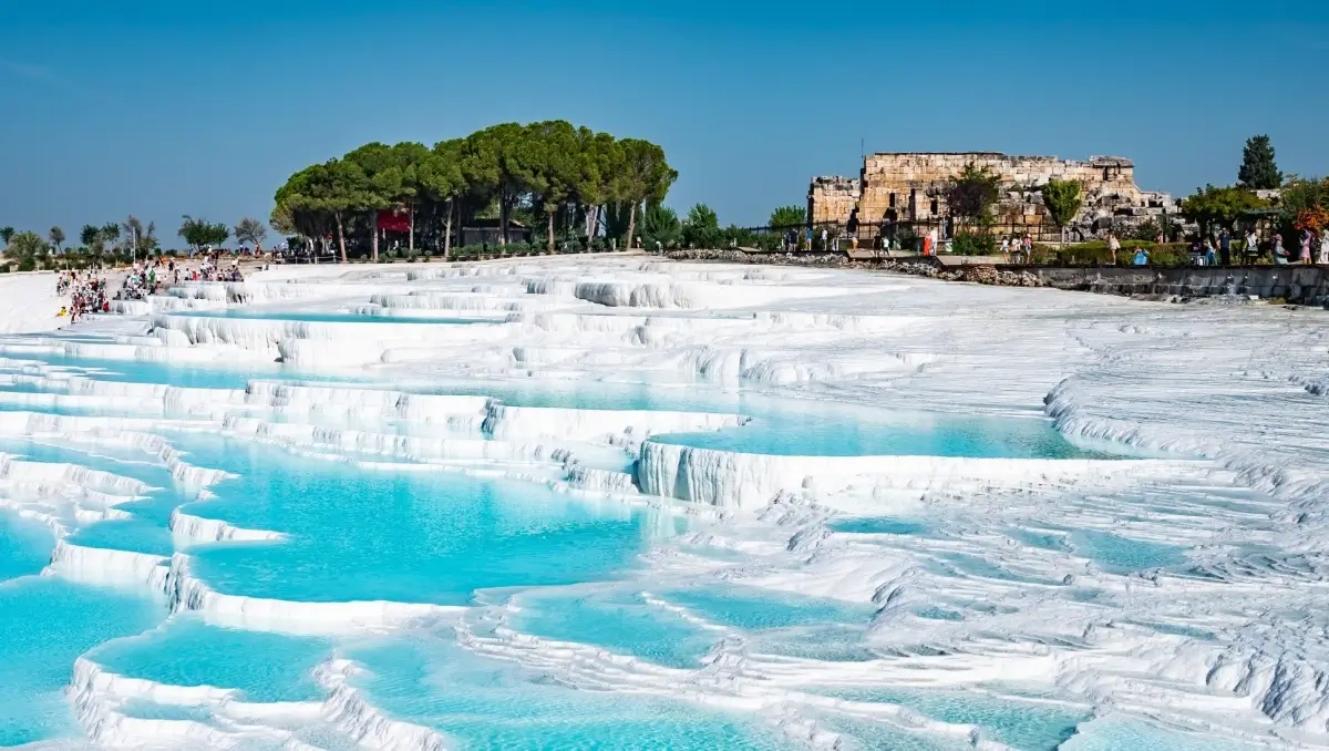 Pamukkale-Tour ab Antalya mit Eintritt zu Pamukkale und Hierapolis sowie Mahlzeiten