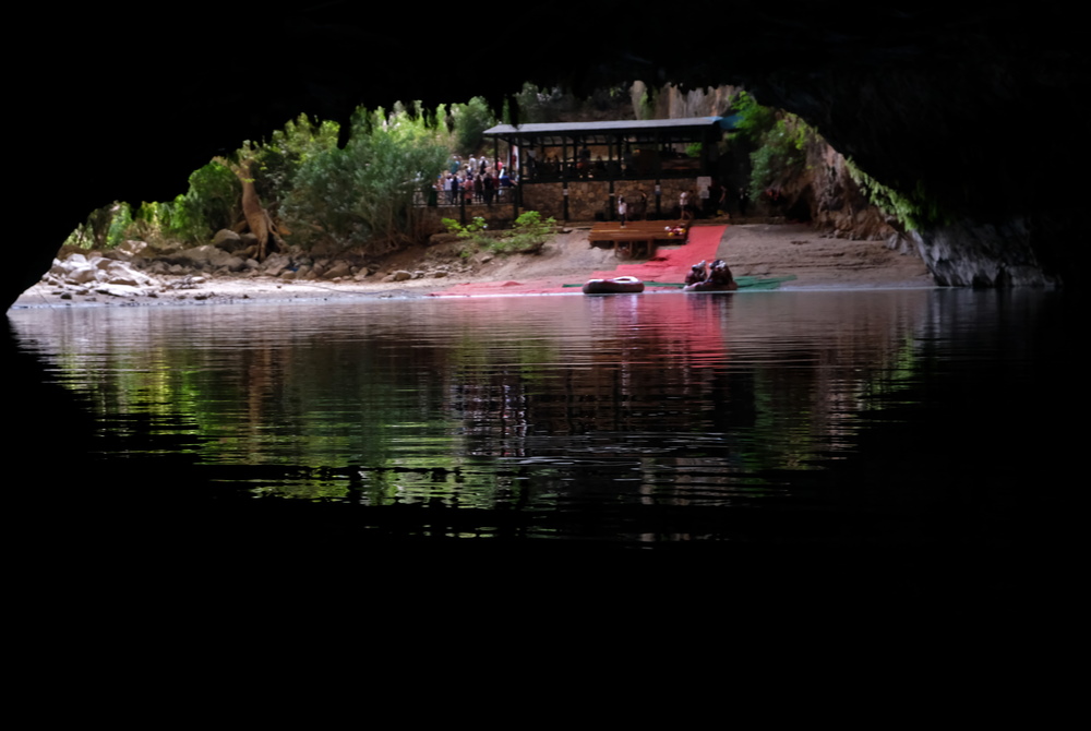 Пещера алтынбесик в Анталии в Турции