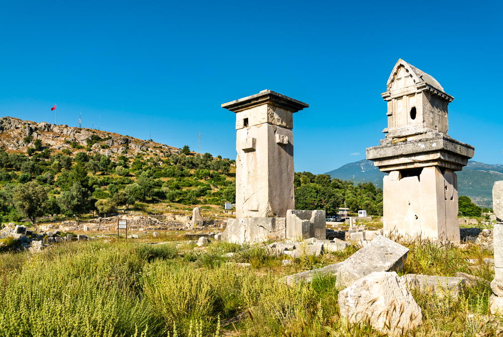 Гробницы в Ксантосе в Анталии в Турции