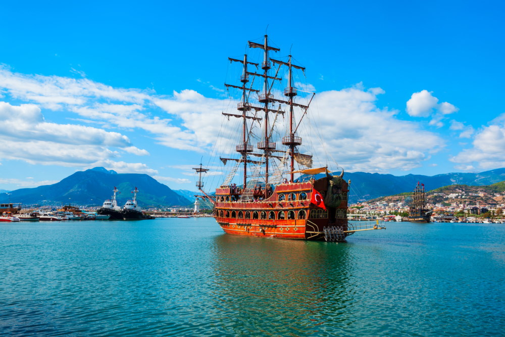 Опыт пиратской лодки в Анталии в Турции