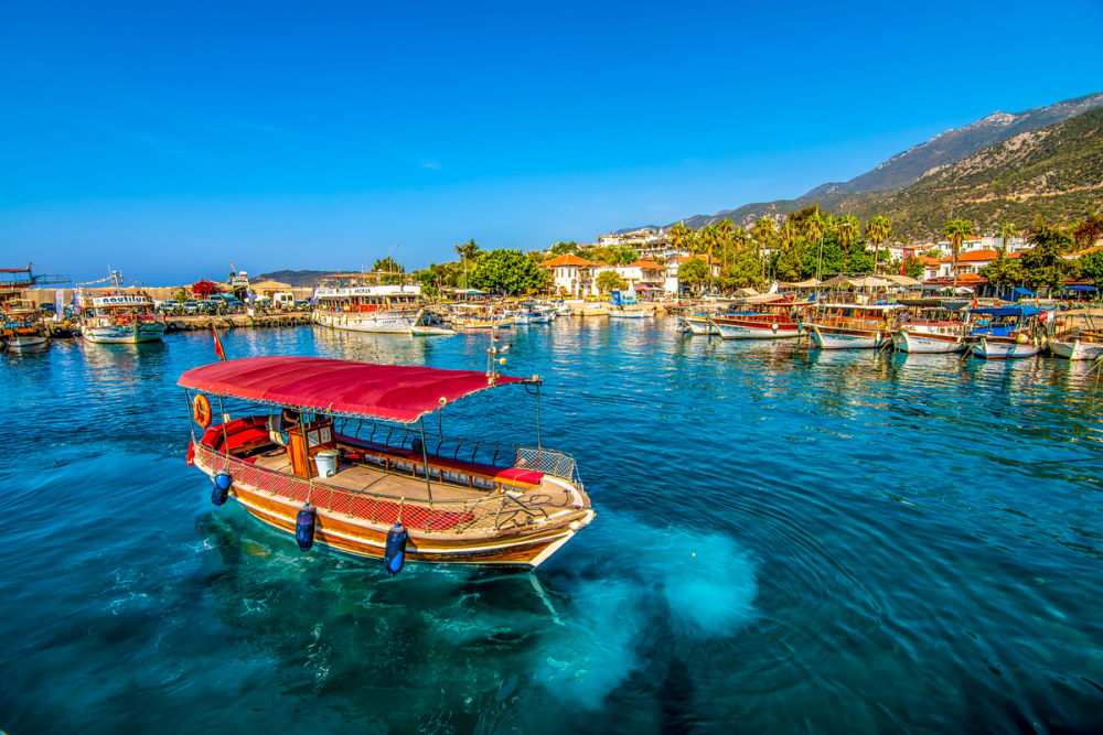 Круиз на лодке на острова в Анталии в Турции