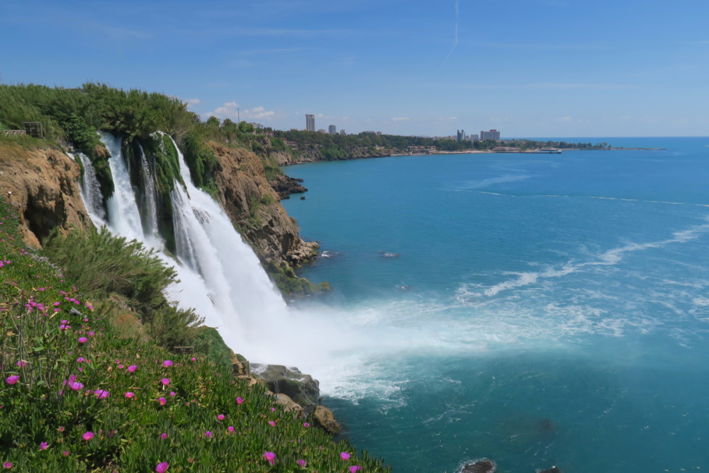 Нижний водопад Дюден в Ларе в Анталии, Турция