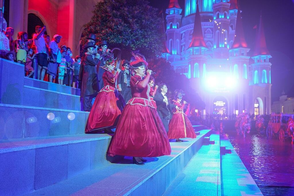 OPERA BOAT PARADE2